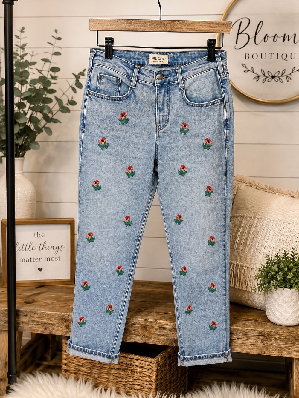 Anthropologie Pilcro Floral Embroidered Ankle Jeans Size 26R NWOT